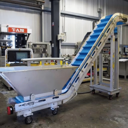 High-Angle Side Skirt Conveyor PVC Chain Plate Belt Conveyor Inclined Elevator for Food Packaging Line Conveying Machine