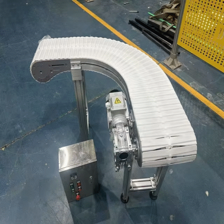 PlasticTable/Flat Top Chain Conveyor System Suitable for Curved Plate Chain Machine in the Food and Beverage Industry