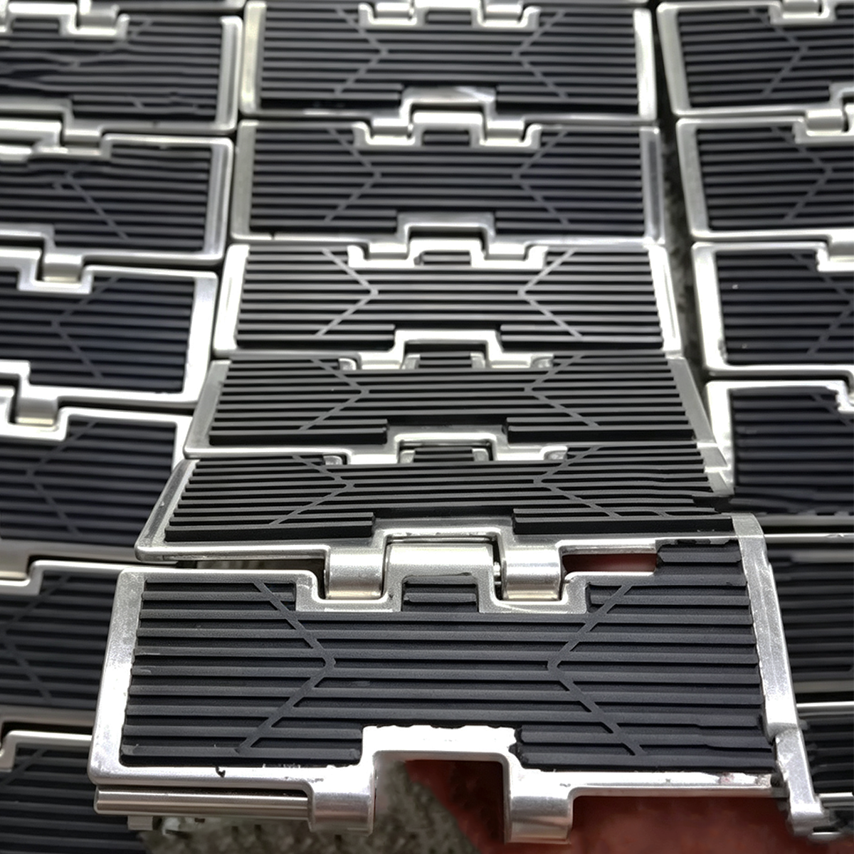 812 Rubber Coated Stainless Steel Slat Chain Anti Slip Metal Conveyor Chain Plate For Conveying Equipment – Image 4