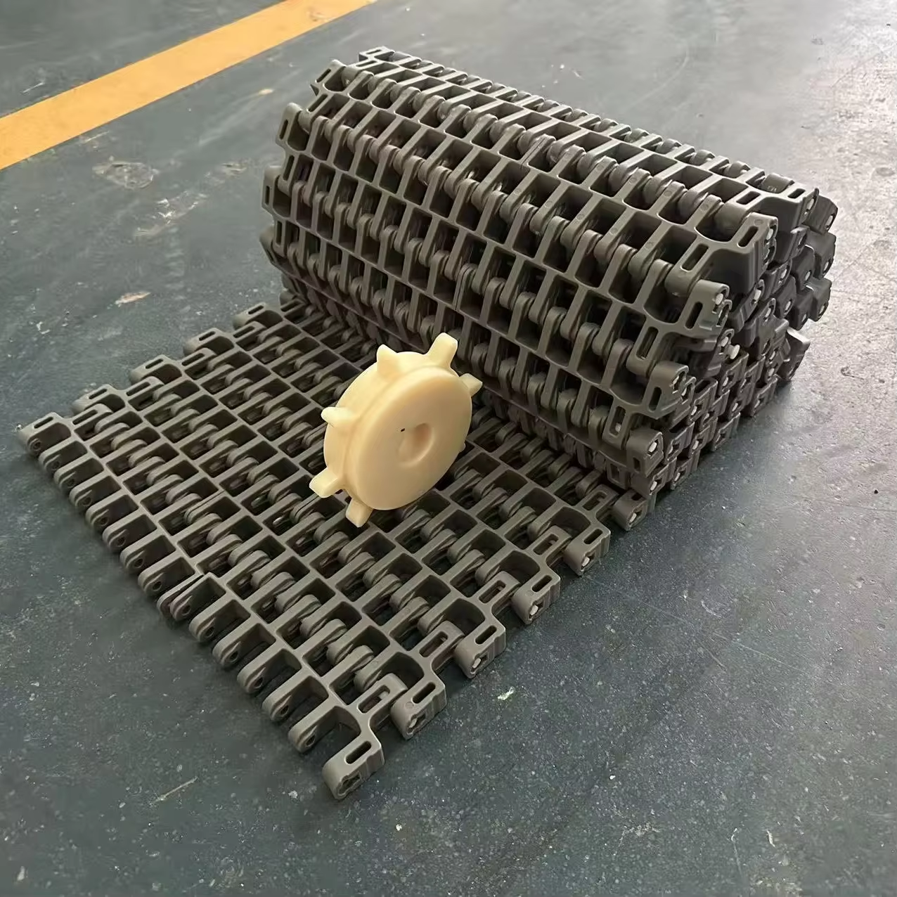7970 Radius Flush Grid Modular Belt Side Flexing Plastic Modular Conveyor Belt for Curve Turning Conveyor – Image 3
