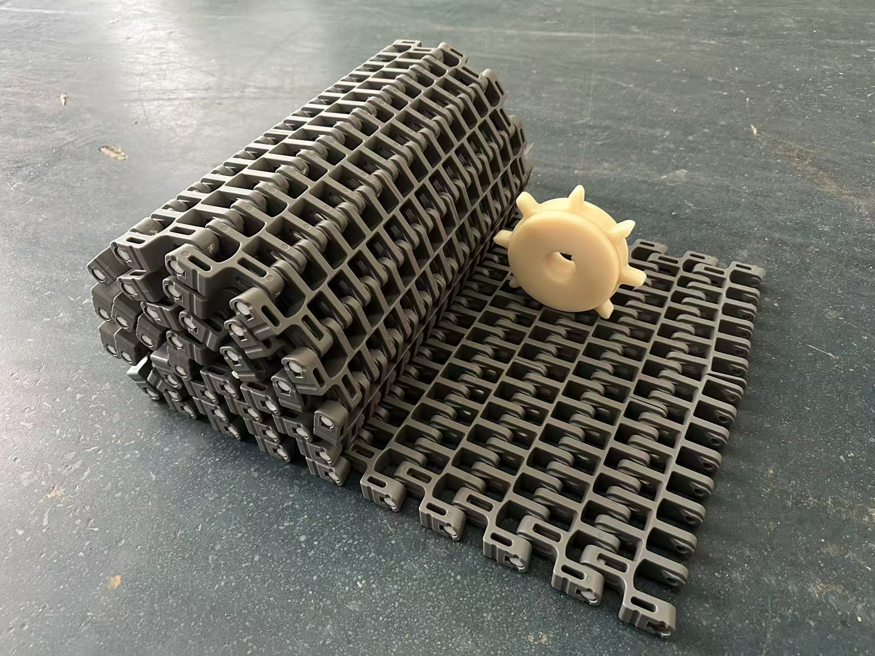 7970 Radius Flush Grid Modular Belt Side Flexing Plastic Modular Conveyor Belt for Curve Turning Conveyor – Image 7