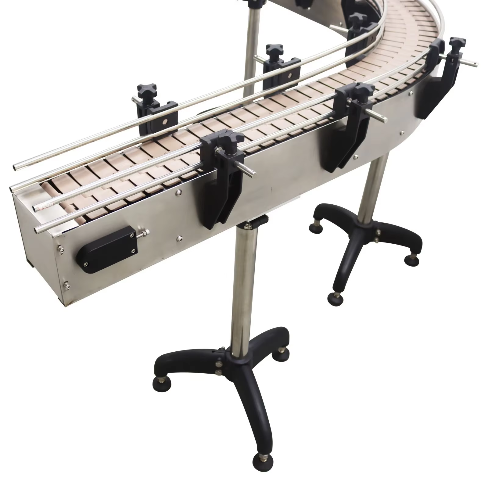 Curved Flat Top Chain Conveyor with Single Leg Support & Stainless Steel Guardrails Turning Table Top Chain Plate Conveyor for Bottle Transport